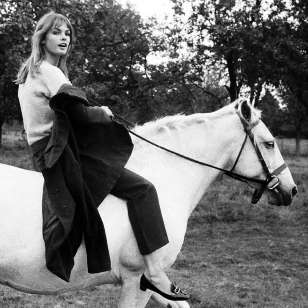 デレク ラムのインスタグラム：「Monday....commute. #jeanshrimpton #i’malmostthere」