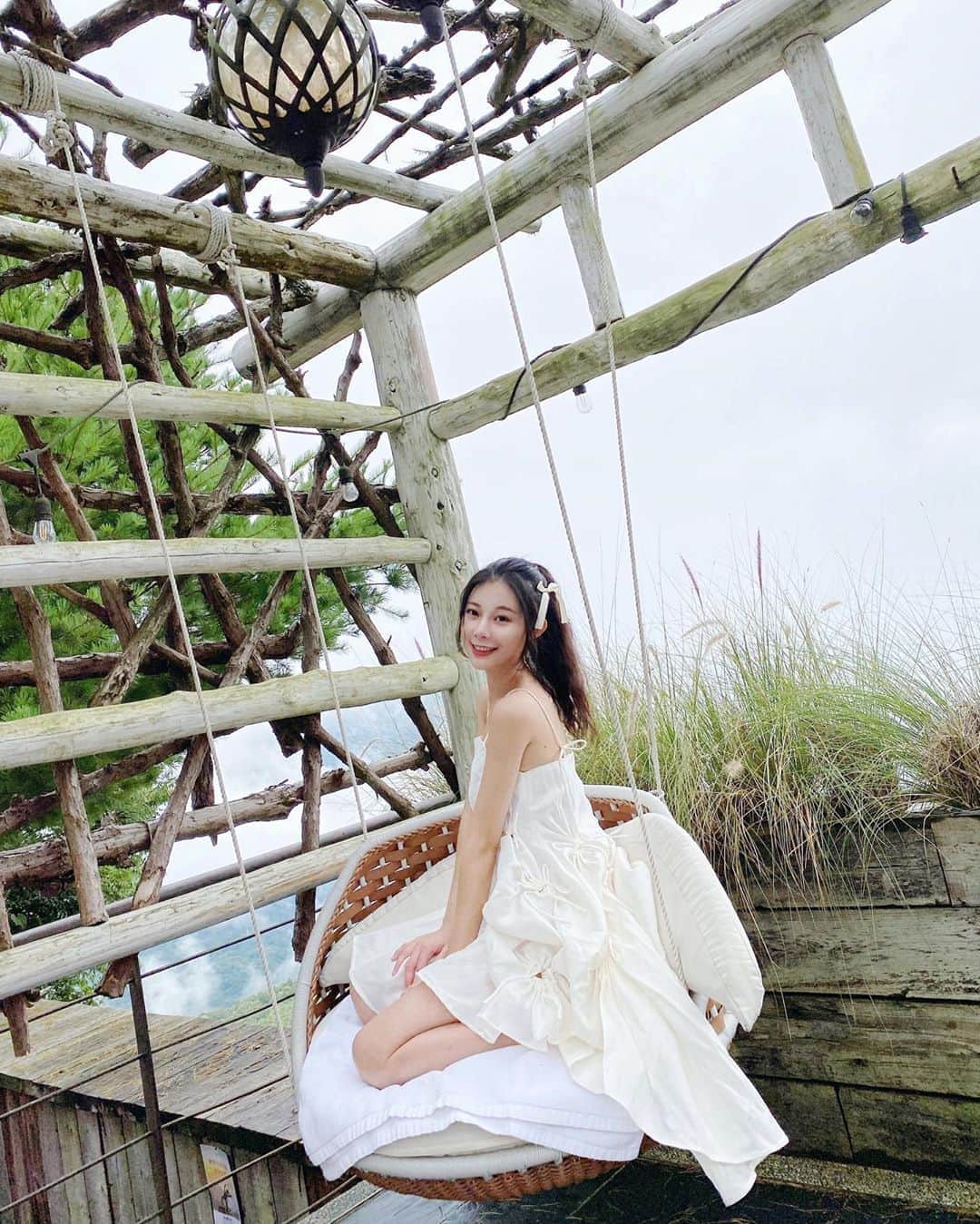 張香香のインスタグラム：「來山中當一日小仙女🧚🏻‍♀️ - 有夠仙的洋裝 @__lattitude__ 🤍 包裝又精緻😳 根本可以直接訂來送人🎁」