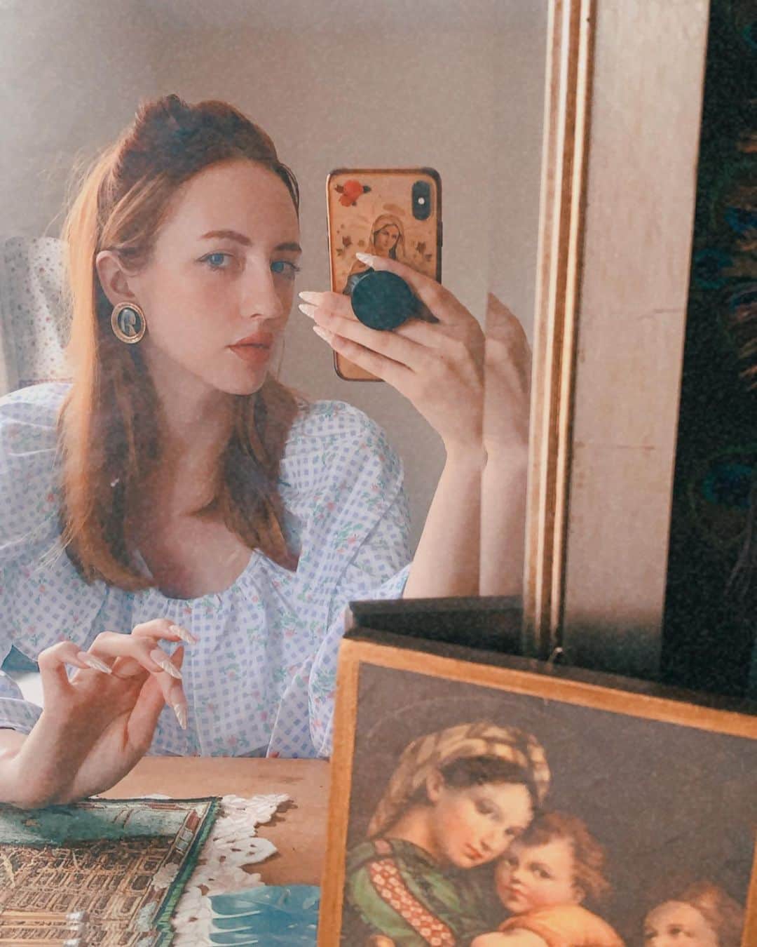ベッキー・クルーエルのインスタグラム：「girl with the girl with the pearl earring earring 💍 #girlwiththepearlearring」