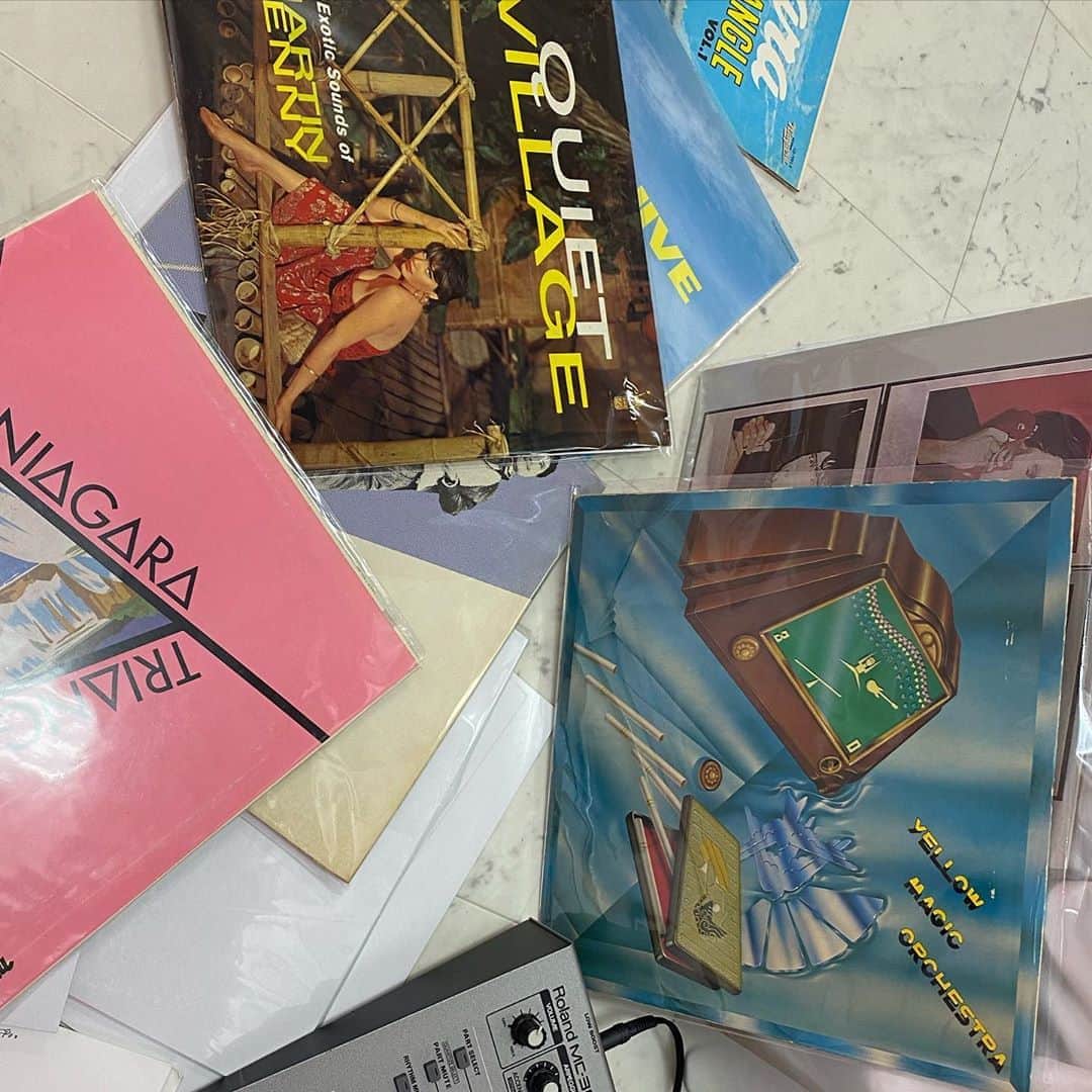 双木昭夫のインスタグラム：「中古レコード屋巡りをして少しずつ買い進めております、」
