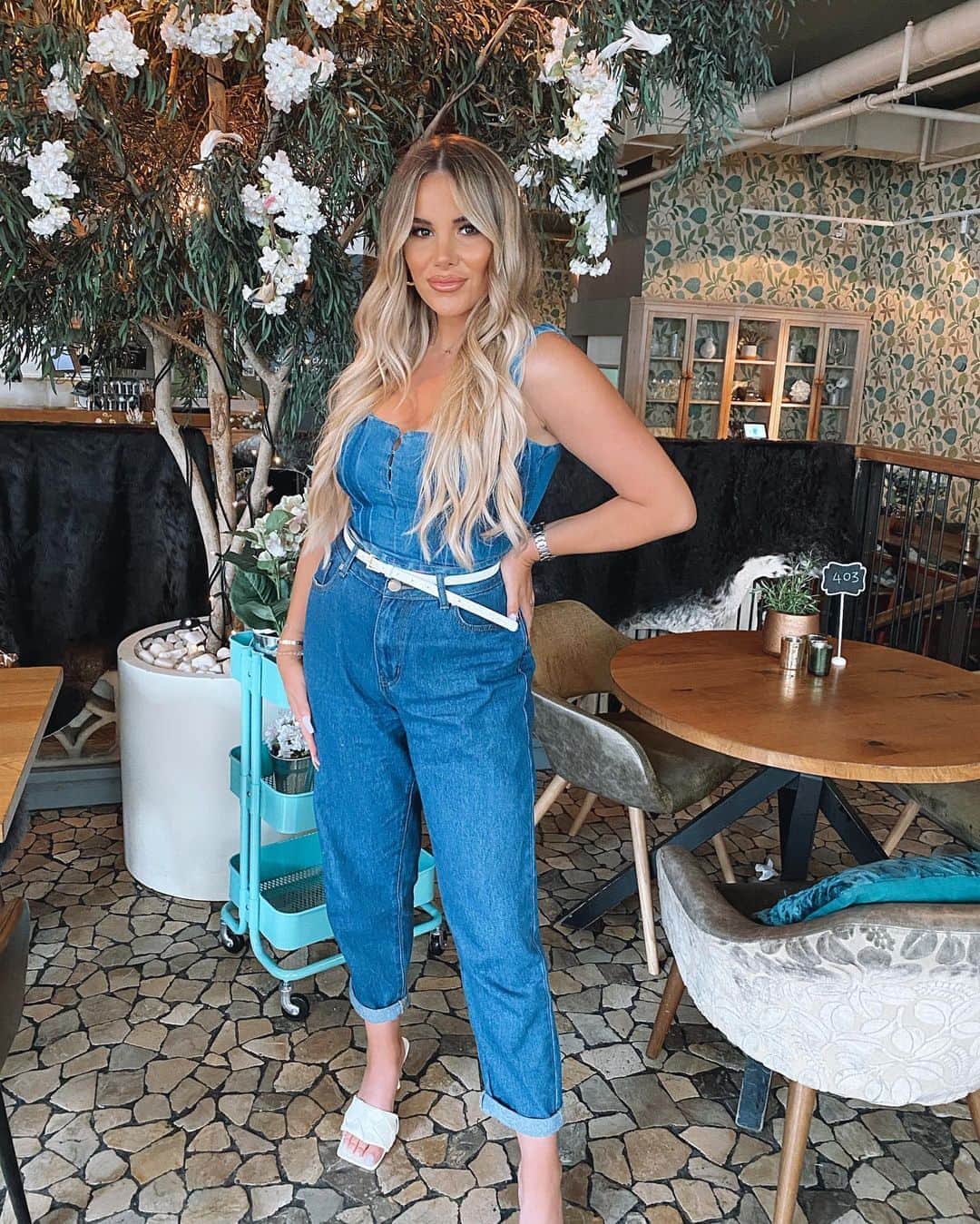 ジョージア・コウソウロウのインスタグラム：「Double denim..😝」