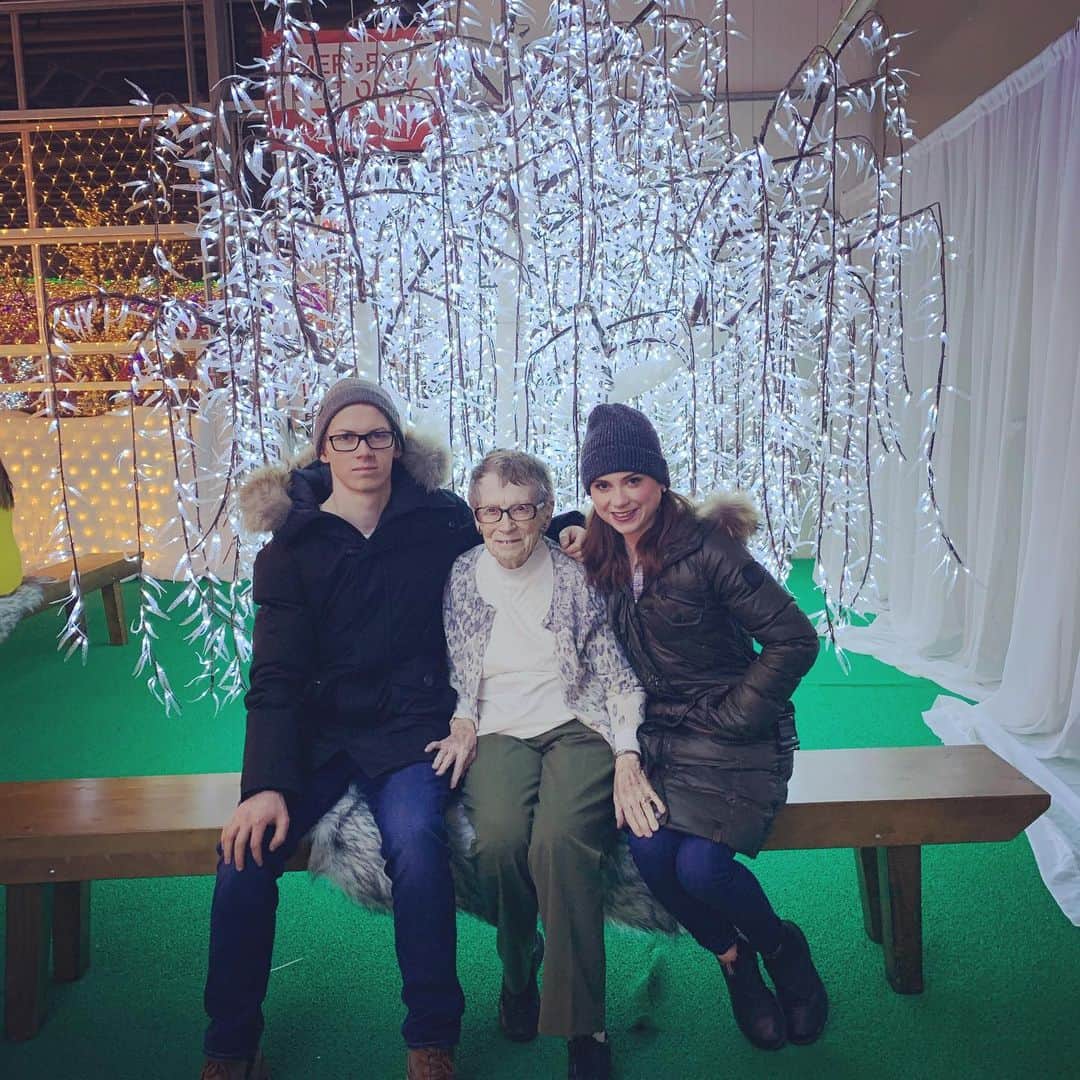 ナターシャ・ピュリッチのインスタグラム：「This little legend turns 97 today.. #mothertheresa  #shestheogofthefamily」