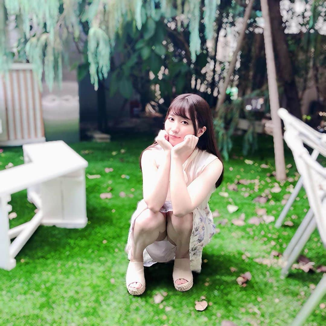 桜木優希音さんのインスタグラム写真 - (桜木優希音Instagram)「私と一緒に…💚  https://camp-fire.jp/projects/view/309603  #ちらり #自然の中 #デート #ちょこんと #見つめる #マイナスイオン #感じたい #一緒に #のんびり #ランジェリー #lingerie #緑 #白肌 #太陽光  #強いね #夏 #summer #夏バテ注意 #japanesegirl #tokyogirl #写真集つくりたい #クラウドファンディング挑戦中」8月17日 23時54分 - yukinsaky__