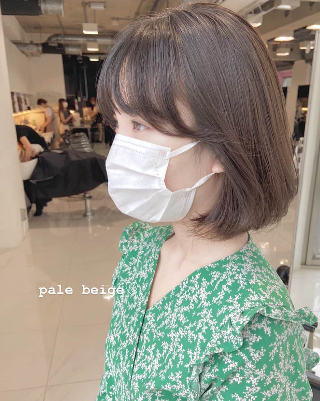 佃加菜のインスタグラム：「pale beige🍈 色素の薄い柔らかいベージュ♡ 毛先に向かってナチュラルに明るくすれば 根元がぱきっと明るくなりません♡ . 横の後れ毛が柔らかいニュアンスを出してくれます♡👒」