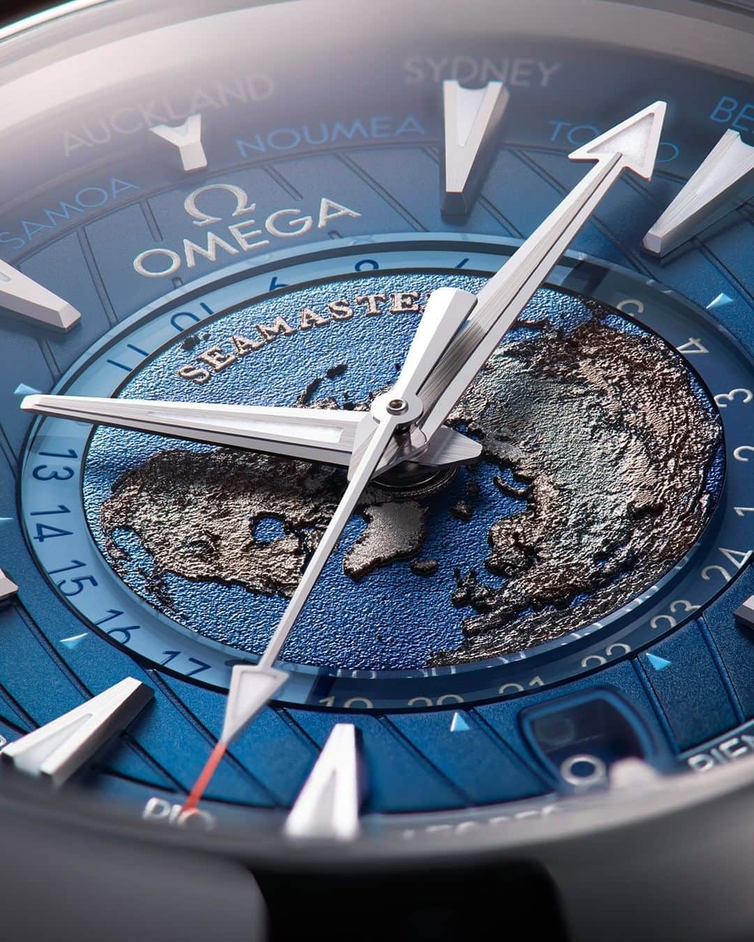 オメガさんのインスタグラム写真 - (オメガInstagram)「#SeamasterAquaTerra Even more impressive than the Worldtimer’s design, is how we made it. Head to our website to read all about it.」8月18日 0時00分 - omega