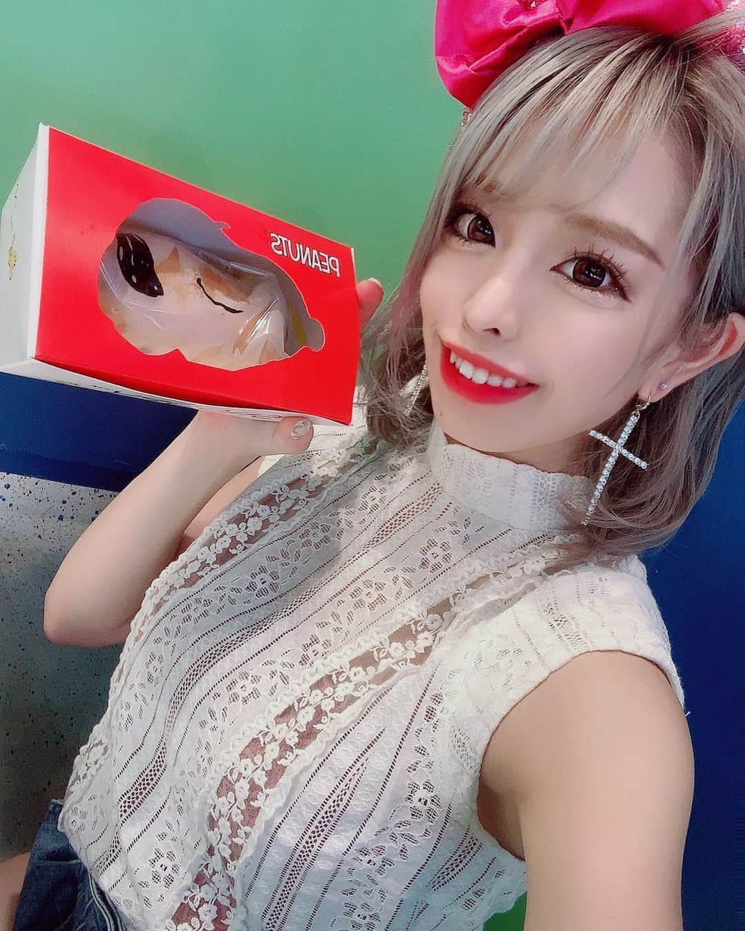 あんじゅのインスタグラム：「♡ ． お盆明けから3部のショースタートが1:30に戻っています( ˙꒳​˙ )ｷﾘｯ . ゆっくりバーレスクガールとお話出来るので、是非遊びに来てください😌💓💕🎌 .  ． ．  #Burlesque #バーレスク #バーレスク東京 #大阪 #バーレスク大阪 #北新地 #ミナミ #キャバ嬢 #ホスト #歌舞伎町 #ダンサー #Japanesegirl #自発ください  #ギャルメイク #グラビア  #金髪ボブ #ギャル #加工厨 #ジャニオタ #スレンダー #エロ可愛い #ビキニギャル #撮影会 #雰囲気好きな人いいね #自撮り界隈  #1mmでもいいなと思ったらいいね #被写体  #ユニバ  #ユニバーサルスタジオジャパン #usj」