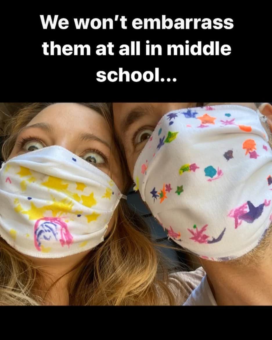Just Jaredさんのインスタグラム写真 - (Just JaredInstagram)「@blakelively and @vancityreynolds share a rare selfie in their face masks, joking that their three daughters might be embarrassed by them in a few years! #BlakeLively #RyanReynolds Photo: @blakelively/Instagram Story」8月18日 0時09分 - justjared