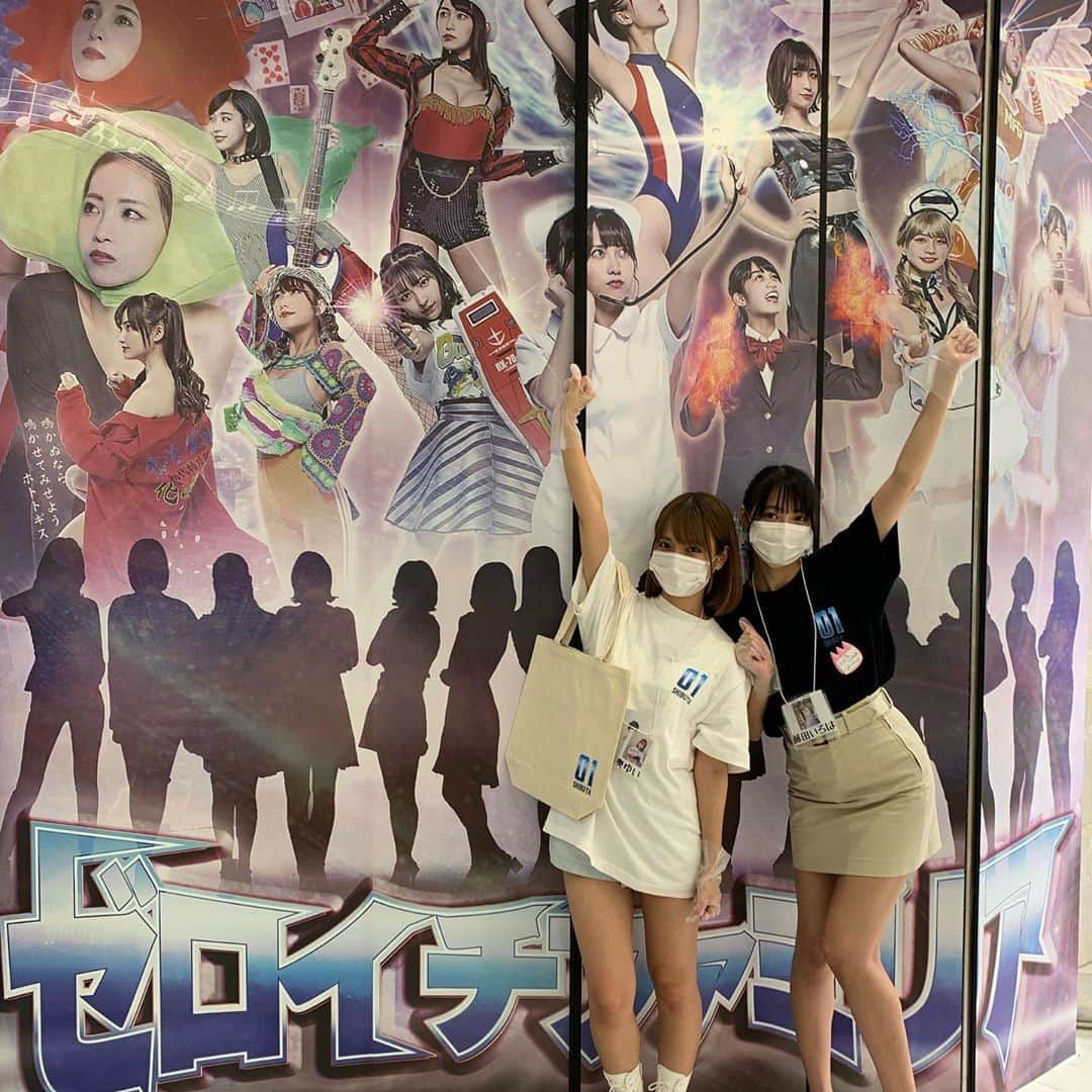 藤田いろはのインスタグラム：「﻿ ゼロイチファミリア　ポップアップショップのお手伝いしてました☺️﻿ すごく楽しい2日間でした！ありがとー！！﻿ ポップアップショップ自体は明日までやってます。﻿ 明日はいませんが、わたしの写真も実は一枚あったりするので是非事前予約をして遊びに来てくださいね☺️﻿ ﻿ ﻿ ﻿ ‪#藤田いろは#グラビア#gravure #japanesegirl #レースクイーン#tokyo  #l4l #aziangirl  #ビジョビ #模特 #뷰티스타그램 #cosplay #黒髪ロング#팔로우#소통해요#셀스타그램#モデル #model #그라비아 #日本的 #性感內衣 #sexy  #性感美女 #性感尤物 #ポップアップショップ #渋谷109 #渋谷 #脚フェチ #フェチ」
