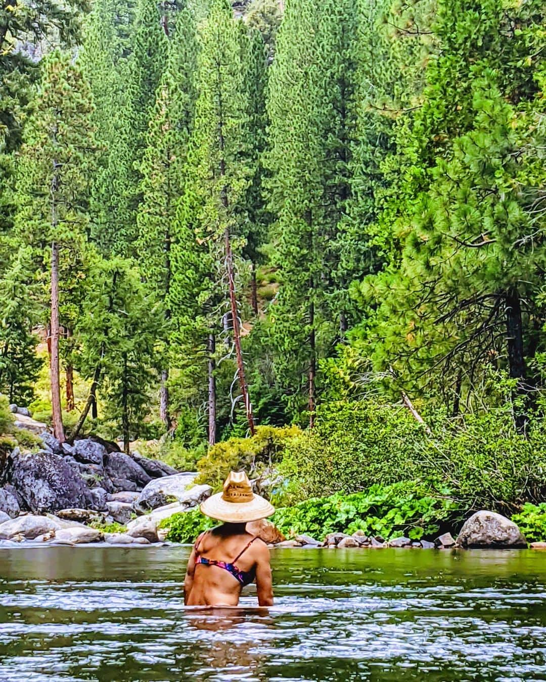 マルティ・マロイのインスタグラム：「“The goal of life is to make your heartbeat match the beat of the universe, to match your nature with nature.” -Joseph Campbell  🌲🏕️🏞️ #Camping adventures continue! #eldoradonationalforest」