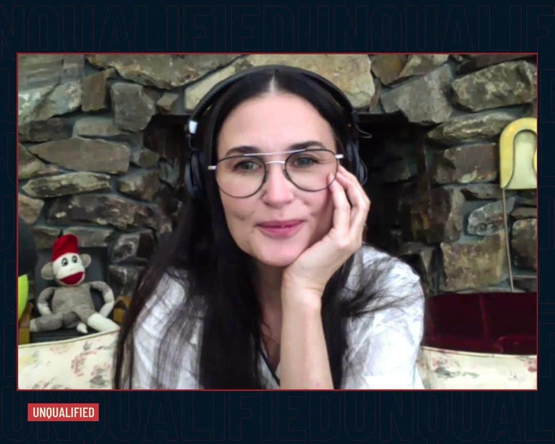 アンナ・ファリスのインスタグラム：「Superstar @demimoore and writer/director/producer @festeshana talk with Anna about orgasms, marriage, fantasy role-play and their new erotic podcast, Dirty Diana. Plus sex therapist @alexkatehakis joins Anna to help answer your questions.」