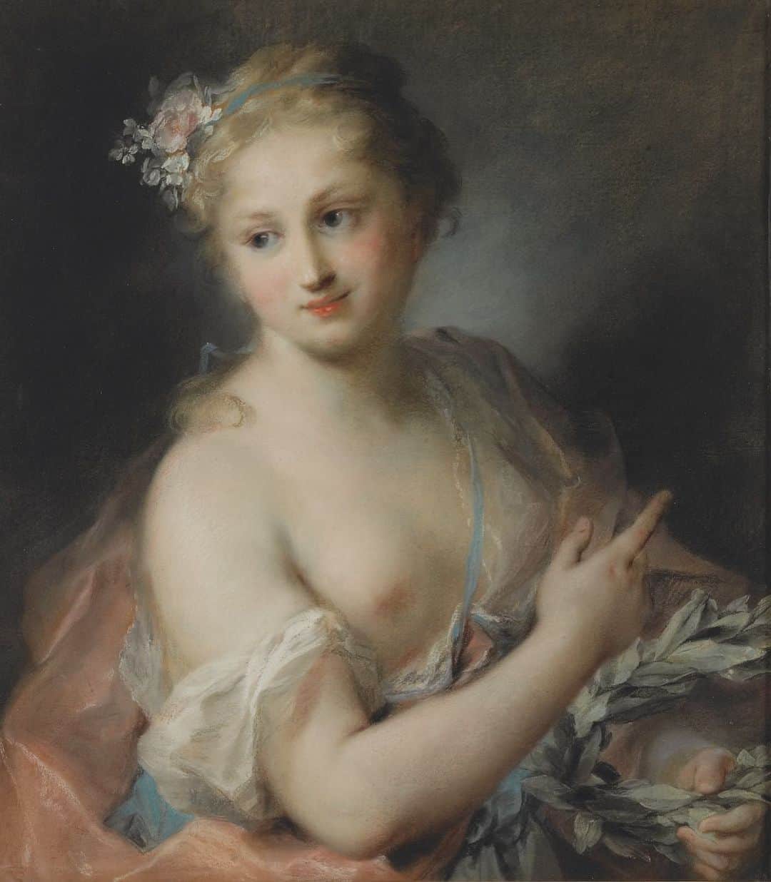 のインスタグラム：「.  🇫🇷 Nous vous souhaitons une #BonneSemaine avec ce pastel de Rosalba Carriera ! ☺️ - 👩‍🎨 Artiste illustre de son temps, Rosalba Carriera débute à la fin du XVIIe siècle grâce à la mode du tabac : elle décore des tabatières de sujets galants puis développe une activité de miniaturiste, admirée dès 1698.  - 👀 Sa véritable notoriété naît cependant des portraits au pastel auxquels elle se consacre exclusivement à partir de 1708 et dont elle lance la mode en France à la suite de son séjour à Paris (avril 1720 - avril 1721). Ses dons séduisent l'Europe entière, de Venise - où vivent la majorité de ses mécènes - à Paris, de Dresde à Londres. -  📩 Reçue à l'Académie royale de Peinture le 26 octobre 1720, Rosalba envoie de Venise ce morceau de réception qu'elle vient d'achever. Ce pastel, soumis le 31 janvier 1722 à l'Académie, est officiellement accepté lors de la séance du 28 février 1722. - - - -  🌎 We wish you a #GoodWeek with this pastel by Rosalba Carriera ! 😊 - 👩‍🎨 A distinguished artist of her time, Rosalba Carriera began her career in the late 17th century thanks to the vogue for tobacco. The artist decorated snuffboxes with amorous subjects and from 1698 became a much admired miniaturist. - 👀 However, her true reputation derived from the pastel portraits to which she devoted herself exclusively from 1708 on, a fashion she launched in France following her stay in Paris (April 1720-March 1721). Her gift was recognized all over Europe, from Venice, where most of her patrons lived, to Paris, Dresden, and London. - 📩 Following her admission to the French Royal Academy on October 26, 1720, Rosalba sent this reception piece from Venice. Submitted on January 31, 1722, this pastel was officially accepted at the academy council sitting of February 28, 1722. - 📷 © Musée du Louvre, dist. RMN - Grand Palais / Martine Beck-Coppola . . . #Louvre #MuséeDuLouvre」
