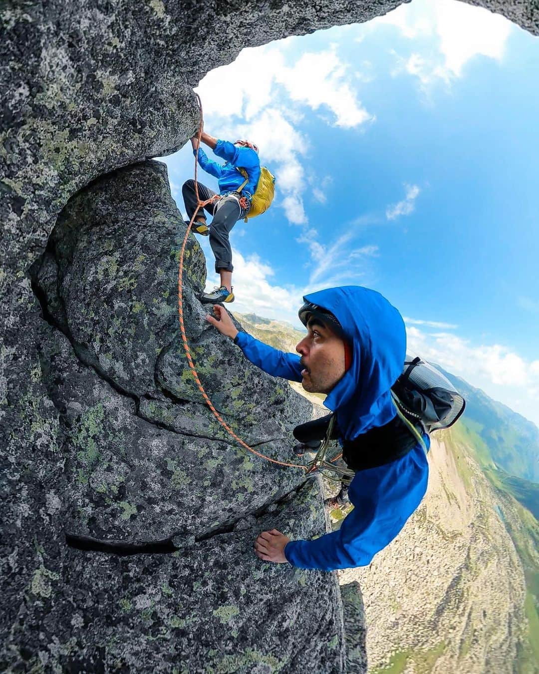 goproさんのインスタグラム写真 - (goproInstagram)「Photo of the Day: Final push to the summit 🧗‍♂️ @philippklein + #GoProMAX ⠀⠀⠀⠀⠀⠀⠀⠀⠀ @GoProES #GoProES #360Camera #Climbing #RockClimbing」8月18日 1時08分 - gopro