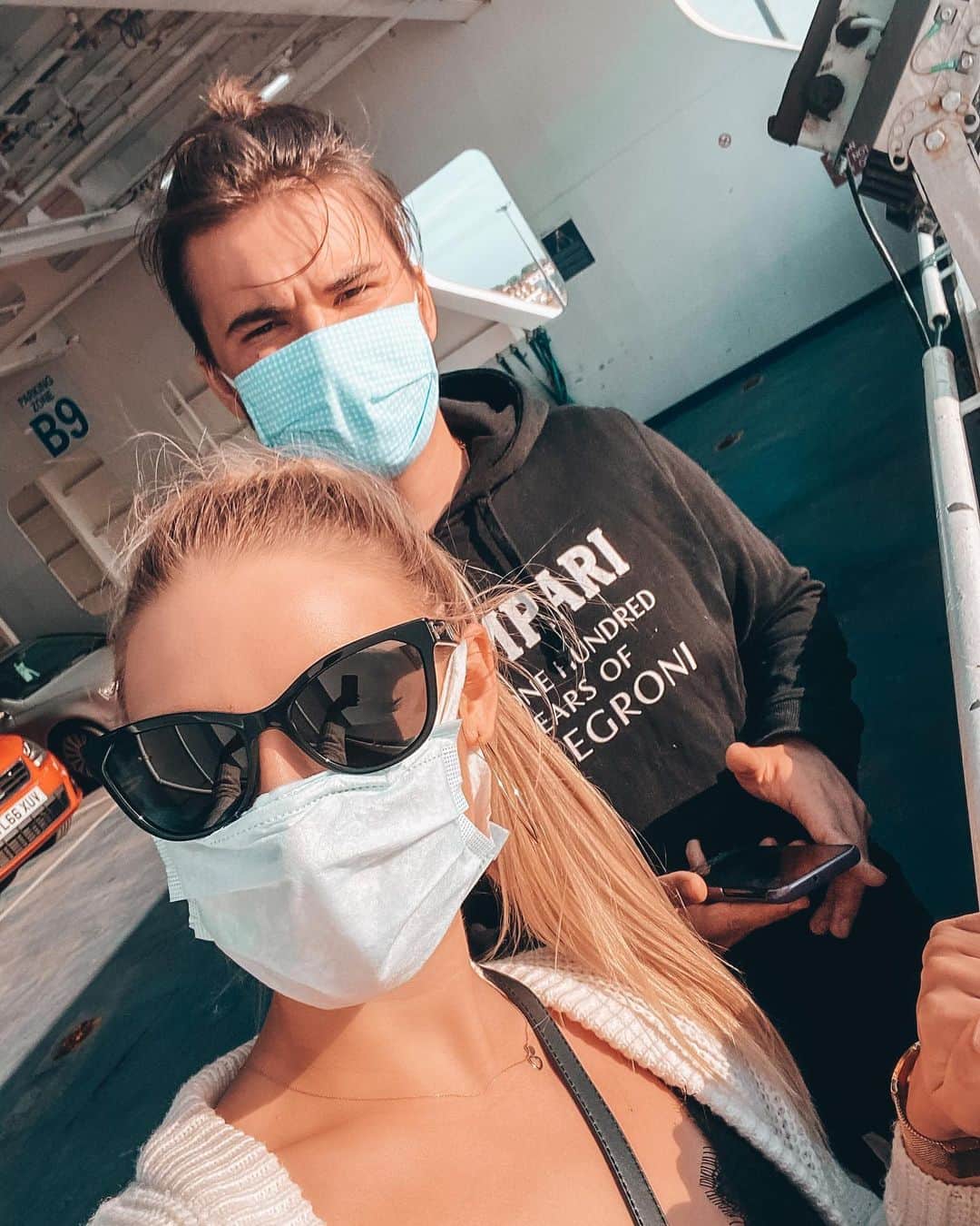 アガタ・クリゲルのインスタグラム：「Wakajki 2k20 😅 #summer2020 #criminals #polishgirl #polishboy #polskadziewczyna #polskichlopak #travel #love #couple #vsco #vscocam」