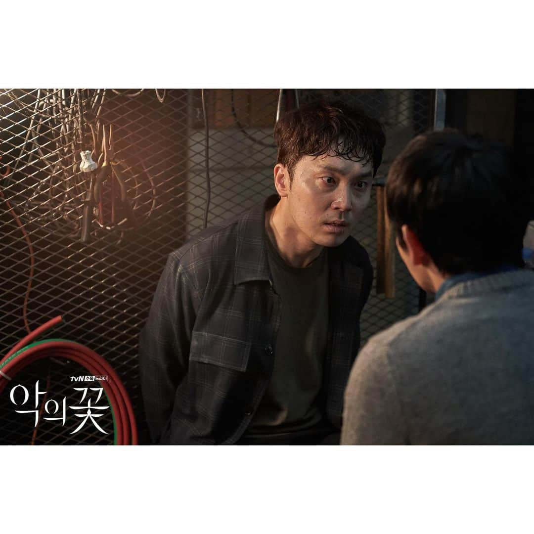 tvN DRAMA【韓国】さんのインスタグラム写真 - (tvN DRAMA【韓国】Instagram)「이번 주엔 살려주시나요?😭  고밀도 감성 추적극 #악의꽃  매주 [수목] 밤 10시 50분 tvN 방송  #이준기 #문채원 #장희진 #서현우 #tvN #수목드라마」8月3日 18時09分 - tvn_drama