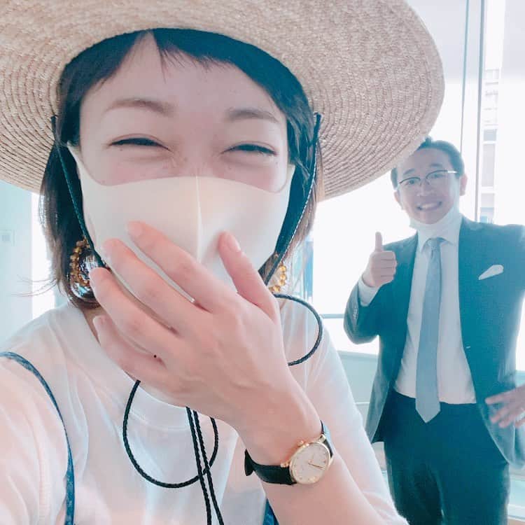 小雪さんのインスタグラム写真 - (小雪Instagram)「8月3日月曜日🍑 暑かったー！ #私服 タグ付け🏷してます！ サンダルは去年東京のどこかで買いました。。🙏 クワタクに畳サンダルと命名されました😇  1枚目は4時間ラジオ喋った〜っていう ポーズです、たぶん😇 2枚目はサラリーマンの人です、きっと😜  #fmfukuoka #digfukuoka  #ラジオ  私は楽ちんな格好で クワタクはスーツ。 一応同じ職場のふたりです🤣  今日もありがとうございました☺️」8月3日 18時04分 - koyuki2