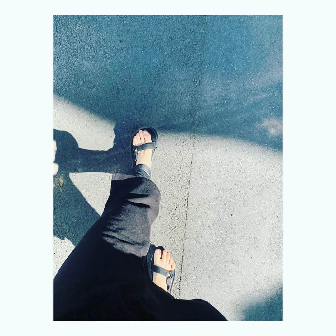 三倉茉奈さんのインスタグラム写真 - (三倉茉奈Instagram)「今日も暑かったー 日差しギラギラ。 やっと夏が来たって感じ。 だって8月だもんね」8月3日 18時06分 - mana_mikura_official