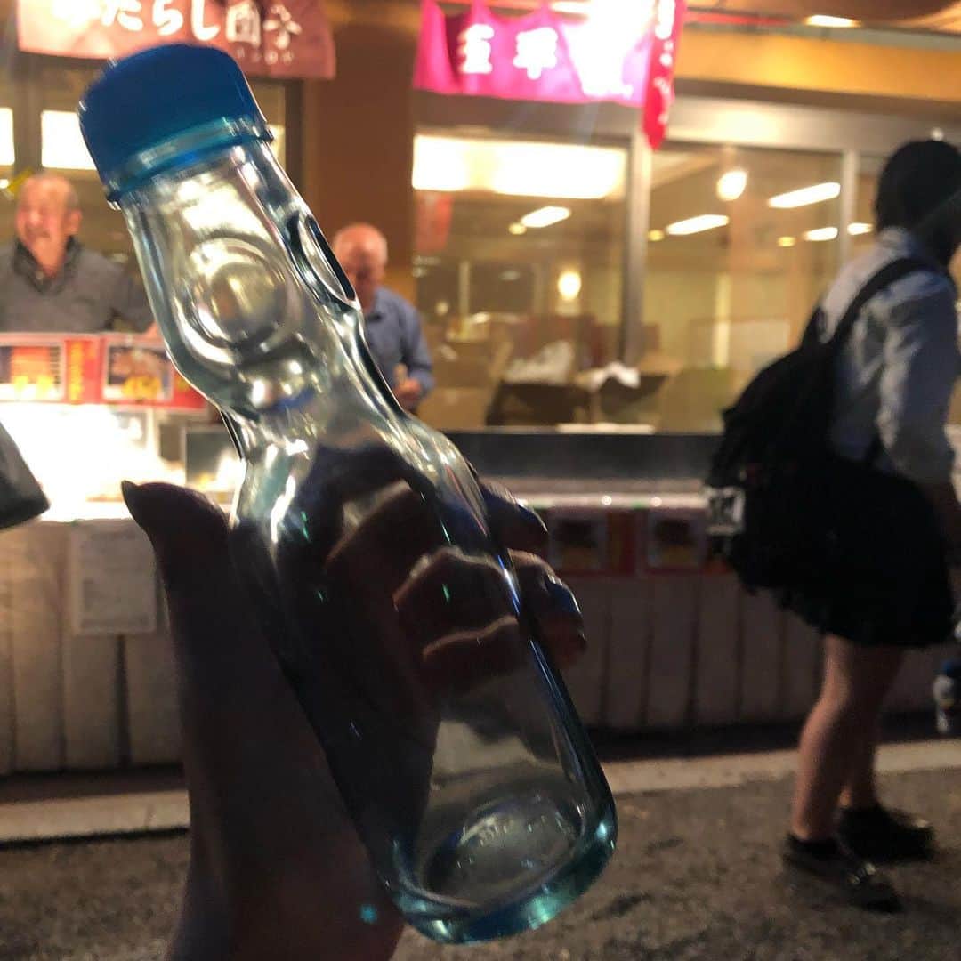 野島樺乃のインスタグラム：「お祭りないのが寂しいいいい 牛タン串、ベビーカステラ、焼きそば、 たべたい😦！ (お祭りのラムネは炭酸抜けてるから飲めちゃう) #屋台」
