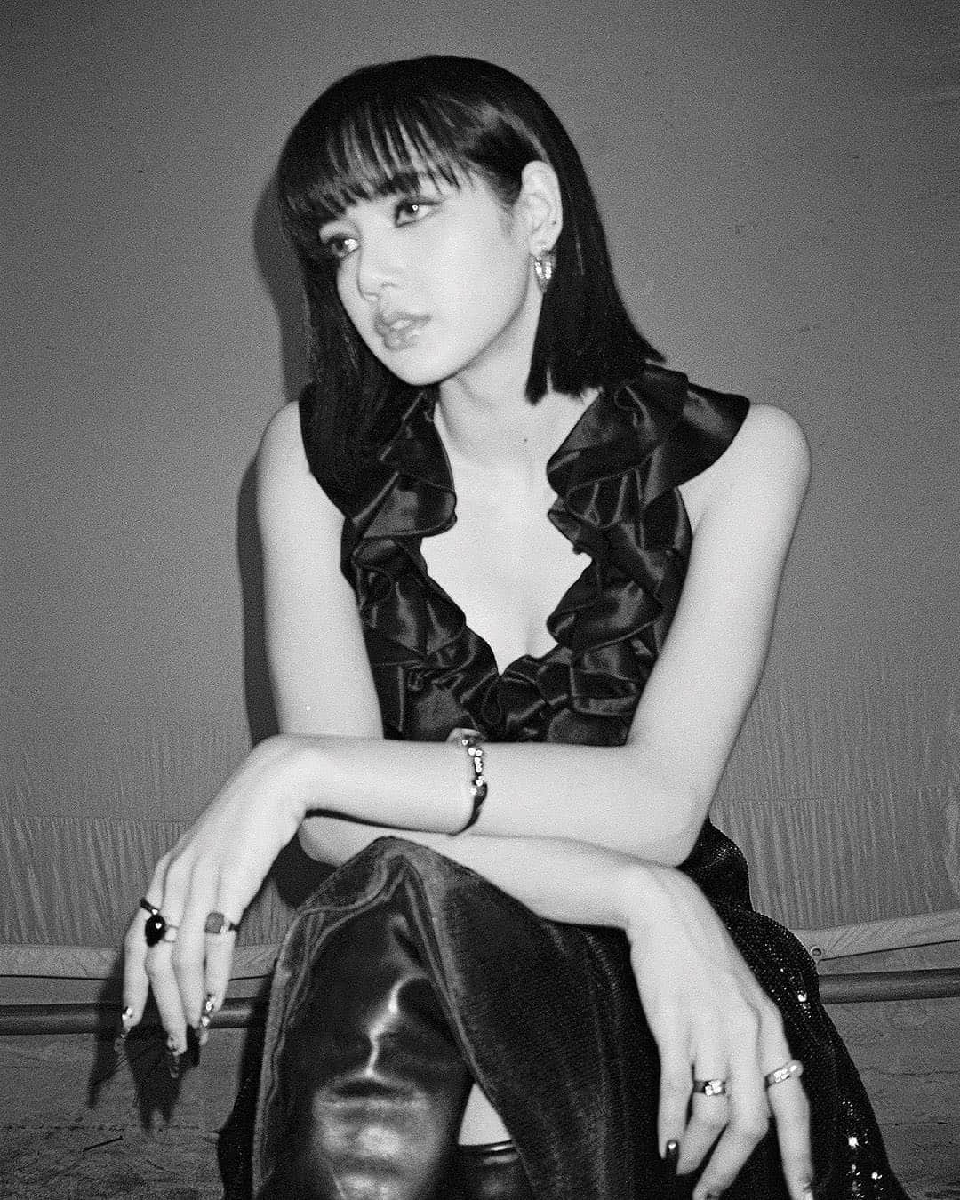 リサさんのインスタグラム写真 - (リサInstagram)「PRETTY LADY 🖤 . . #BLACKPINK #리사 #LISA #LALISA #LALISAMANOBAN #LALISAMANOBAL #howyoulikethat #HOWYOULIKETHAT」8月3日 16時40分 - lisa.blackpink