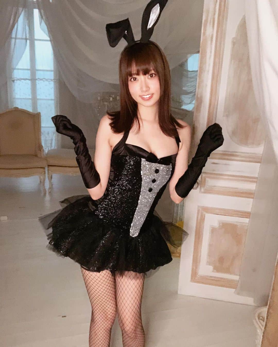 紗雪のインスタグラム：「. . バニーガール大好きなんです！ . ハイレグのバニーも好きだし、 スカートのバニーも好きだし、 つまりはうさ耳がかわいい(真理) . カメラマンさんにかわいく撮ってもらったから 早く載せたいなあ🐰❤️ . 衣装▷@malymoon1991  . . . #コスプレ#コスプレイヤー#撮影会モデル#ラビット#バニー#バニーガール#脚が本体の人#脚フェチ#美脚#cosplay#cosplayer#cosplaygirl#japanesegirl#fashion#cute#japanesefashion#roomwear#girl#lips#bunny#bunnygirl#内衣#性感內衣#性感#👯‍♀️#❤️」