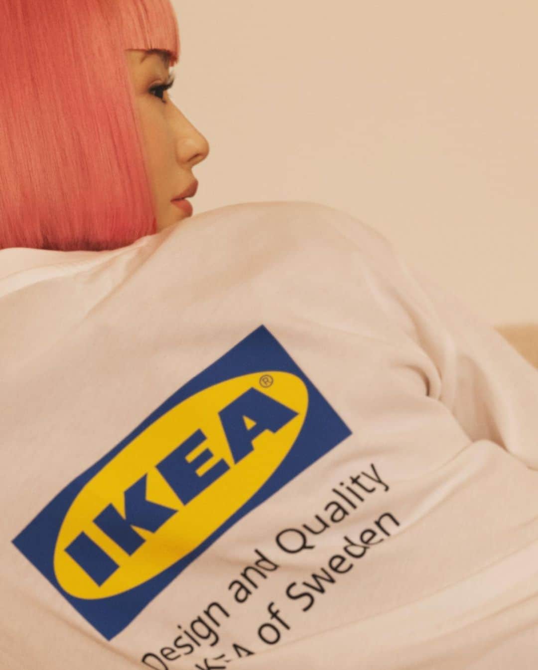 IKEA JAPANさんのインスタグラム写真 - (IKEA JAPANInstagram)「バーチャルモデルのimmaちゃん（@imma.gram）に、EFTERTRÄDA/エフテルトレーダ コレクションを着て、自宅でくつろいでもらいました。﻿ ﻿ コレクションのルックブックはプロフィールのリンクからご覧になれます。﻿ ﻿ #IKEA #ikeajapan #イケア #EFTERTRÄDA #エフテルトレーダ」8月3日 17時01分 - ikeajapan