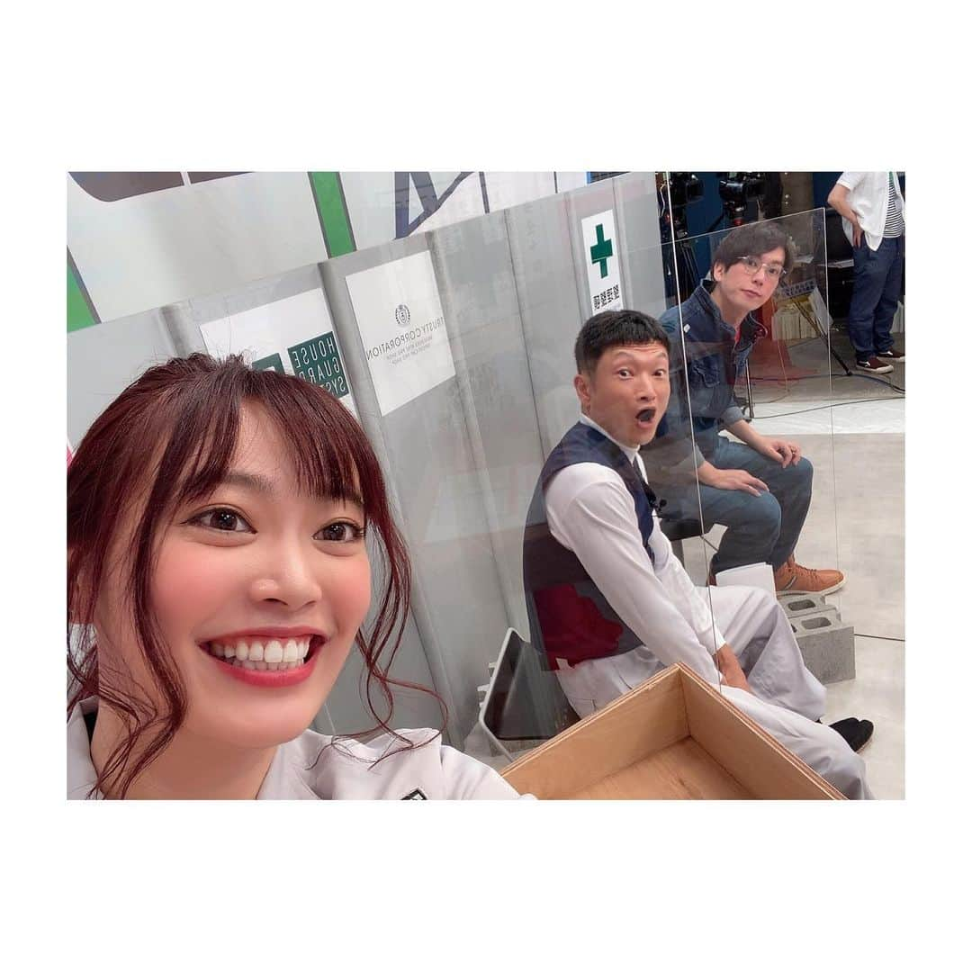 松本圭世さんのインスタグラム写真 - (松本圭世Instagram)「.﻿ アクリル板越しの﻿ ザブングルさん﻿ (`･ω･´)﻿ ﻿ 急に暑くなってへろへろりん﻿ ﻿ ソーシャルディスタンス﻿ ソーシャルディスタンス﻿ 言うけど﻿ ﻿ ﻿ 元々誰も近くにいない。﻿ ﻿ ちーん﻿ ﻿ #女子アナ　#アナウンサー　#フリーアナウンサー　#ボクらケンセツ部　#ボクケン　#サンテレビ　#テレビ埼玉　#放送中　#ザブングル　#2人とも優しくて好き﻿ #instagood　#followme」8月3日 17時06分 - matsukayo0806