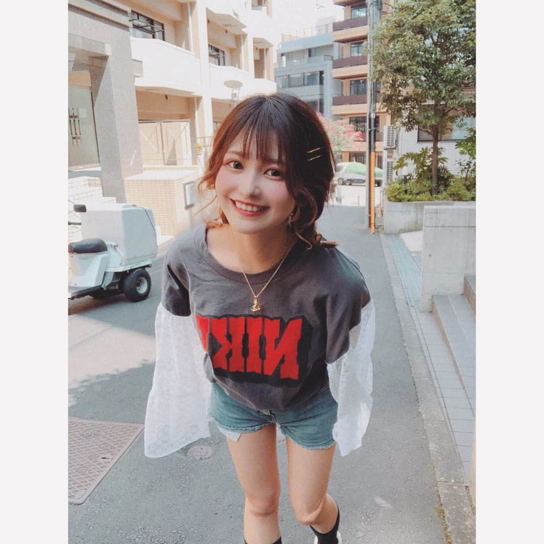 甘夏ゆずさんのインスタグラム写真 - (甘夏ゆずInstagram)「‪今日は撮影を2つしてきました‬ ‪お仕事うれしい🤩✌️ 坂道登ってるから頭超巨大に見える！笑」8月3日 17時20分 - yuzu_amanatsu