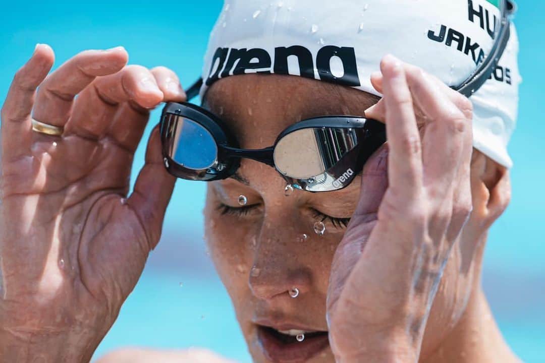 ズザンナ・ヤカボスのインスタグラム：「hello monday 😎 . . . . . #swim #swimming #swimmer #sport #fit #training #practice #swimmingpool #water #swimmerslife #pooldeck #pool #arenawaterinstinct #getfit #getfitstayfit #healthylifestyle #bikini #swimwear #swimsuit #workout #workoutmotivation #workoutroutine #getitdone」