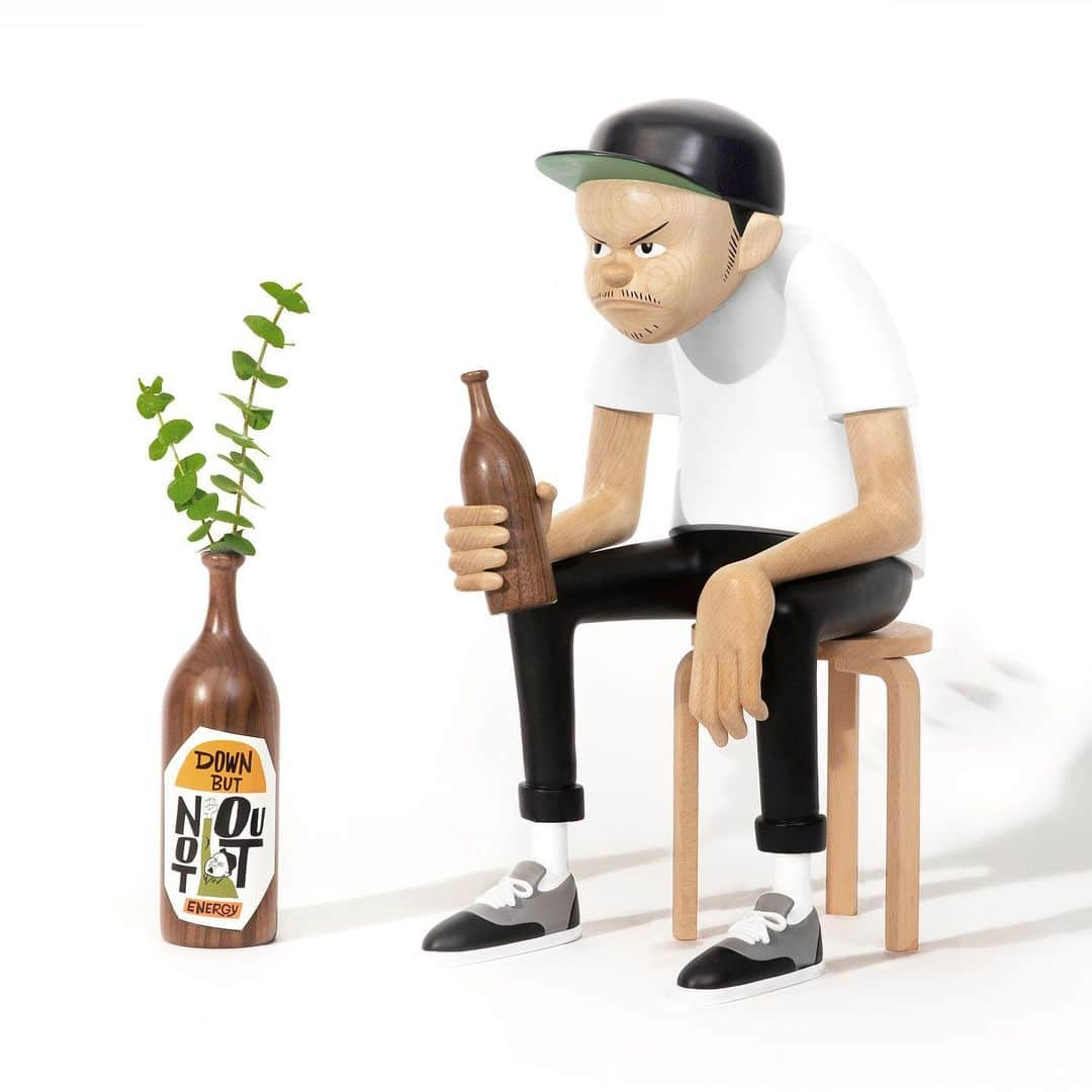 HYPEBEASTさんのインスタグラム写真 - (HYPEBEASTInstagram)「@hypebeastart: @arr.allrightsreserved has enlisted @hanaiyusuke for the next installment of its MEET PROJECT. Serving as his first ever wooden sculpture, ‘DOWN BUT NOT OUT’ sees a man going through a rough patch in his life as he sits carrying a defeated expression. Hanai offers a “realistic yet optimistic” outlook on life, reminding everyone that failures are inevitable but should not stop us from getting back on our feet and trying again. It’s set to be limited to only 15 pieces and will receive a release date soon, while the serial-numbered wooden bottle will be available in an edition of 200 at @ddtstore on August 10.⁠⠀ Photo: AllRightsReserved」8月3日 17時31分 - hypebeast