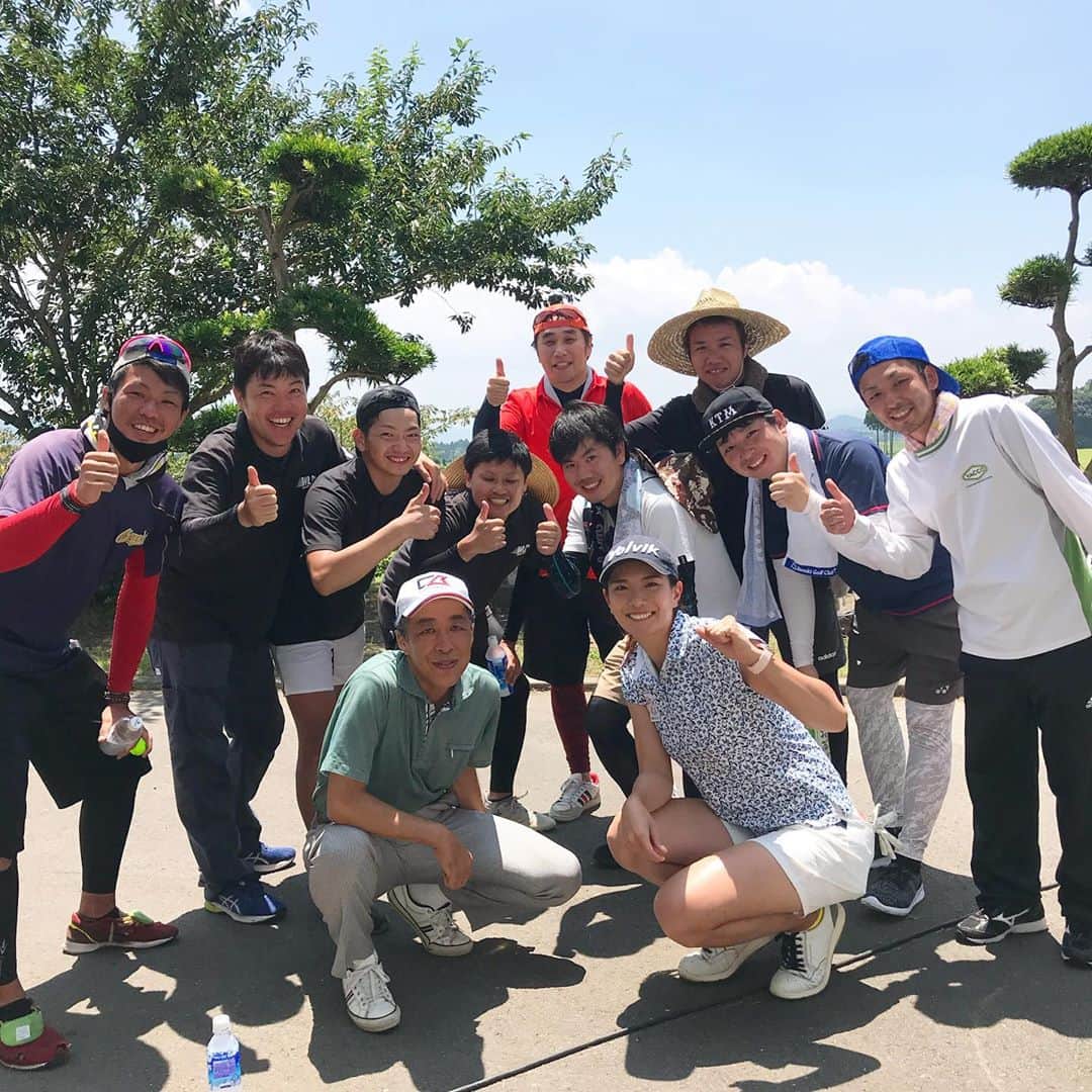 高島早百合さんのインスタグラム写真 - (高島早百合Instagram)「． 2年ぶりに出場した World long drive championship Japan final  in 鹿児島　三豊ゴルフクラブ ． 優勝することができました✨ ． 2年前とは違い、予選は6球を5セットの獲得ポイント制 決勝はトーナメント形式で 一戦一戦、力を出し尽くしながら勝ち上がっていかなければならない、なかなか過酷な試合でした😅 ． 普通のラウンドでは味わえない 独特な緊張感と高揚感で 吐きそうになりながら なんとか勝つことができました😂 ． なんかもっとたくさんの人に ドラコンを知ってもらって 盛り上がったらいいなって思うくらい楽しかったです！ ． 世界大会、あるか分からないけど 上位に入れるように頑張りたいと思います😃 ． でも今日からはプロゴルファーに戻ります！ もしかしたら9月試合出れるかもなので！ 頑張ることがたくさんあって、充実してて楽しい🤩 ． 応援してくださった皆様 ありがとうございました😊 ． 2枚目→三豊ゴルフクラブの社長と今回計測員として暑い中計測してくださった皆さんと 3枚目→男子オープンの部で優勝した三隅選手と✨ 4枚目→男子オープンの部で惜しくも準優勝の豊田選手😣 5枚目→応援に来てくれた女子プロの近藤飛佳里プロとご家族💓 ． #ドラコン #ドラコン女子 #ゴルフ　#ゴルフ女子 #日本一 #volvik #FIDRA #LDJ #krankgolf #渡辺製作所 #triphas」8月3日 17時46分 - sayuri_takashima