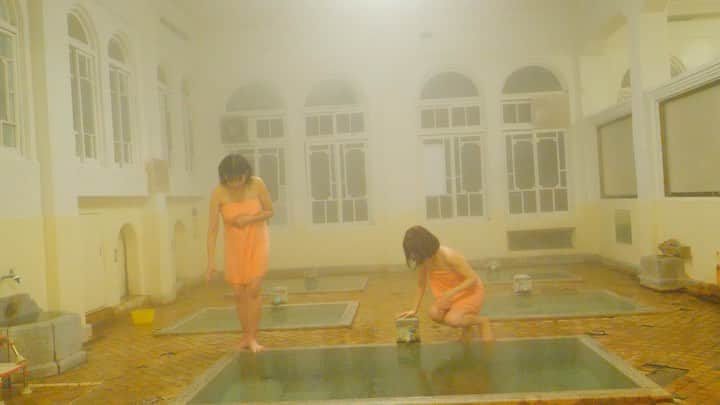 温泉はずきのインスタグラム：「#積善館　0113 #千と千尋の神隠しの舞台 となって有名な温泉宿です。  こちらのホームページもよろしくお願いします！ http://onsen-hazuki.jp/onsen-report/  YouTubeもやってます。 湯めぐり女子ちゃんねる　で検索！  #onsenhotpools #asmr #thermalbad  #混浴 #温泉 #入浴 #裸  #お風呂 #onsen #温泉アイドル #温泉タレント #温泉女子  #溫泉 #hotsprings #온천 #混浴温泉 #bath #bathroom   #bad #spa #japanesegirls #温泉旅館 #あるある #bathtime #bath  #温泉モデル  #風呂　#千と千尋の神隠し」