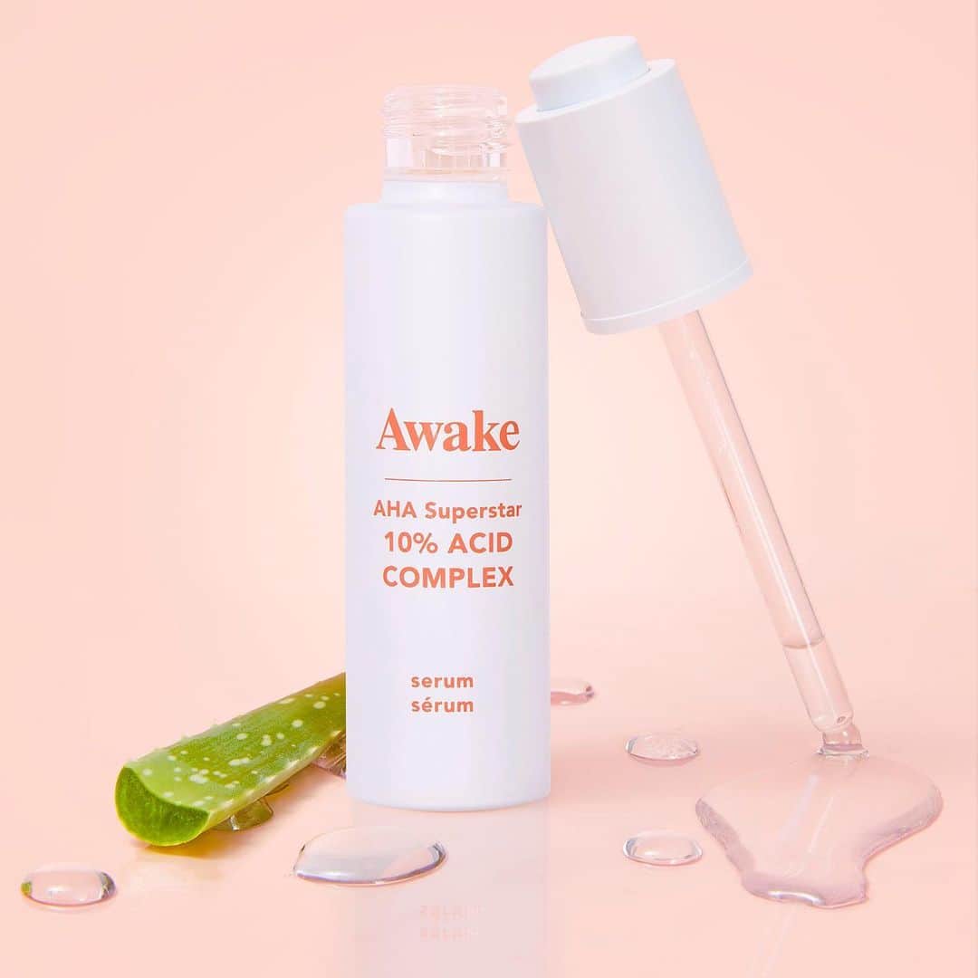 Tarte Cosmeticsさんのインスタグラム写真 - (Tarte CosmeticsInstagram)「✨NEW PRODUCT ALERT✨ Meet @Awakeskin 🆕 AHA Superstar vegan serum 10% ACID COMPLEX! This 5-in-1 super serum is powered by a 10% blend of glycolic & lactic acids to help retexturize, brighten, hydrate & firm skin’s appearance while minimizing the look of pores for smoother, nourished, younger-looking skin. 🌱 Vegan squalane helps hydrate & retain moisture for plumper-looking skin 🌱 Coenzyme 10 & aloe promote firmer-looking skin while hydrating & soothing 🌱 100% said skin looks more radiant after 2 weeks of use 🌱 96% said pores looked visibly smaller after 2 weeks of use 🌱 96% said skin looks hydrated & more youthful after 2 weeks of use 🌱 Use AM or PM (with daily SPF use!) to discover your best skin yet. Shop our sister brand now on Awakebeauty.com & @ultabeauty. #bottledbeautysleep #awakebeauty #nationalsistersday」8月3日 9時16分 - tartecosmetics