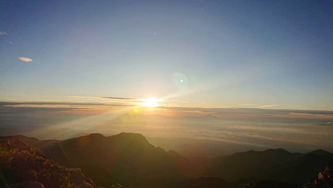 桜花さんのインスタグラム写真 - (桜花Instagram)「おはようございマウンテン🗻🍀  本日もナイスな１日にいたしましょ✨  これはちょうど昨年の今頃✨ 2020年も８月がやってきましたね🍀  #おはようございマウンテン #おはよう  #goodmorning #morningmountain  #mountain」8月3日 9時14分 - mountainohka