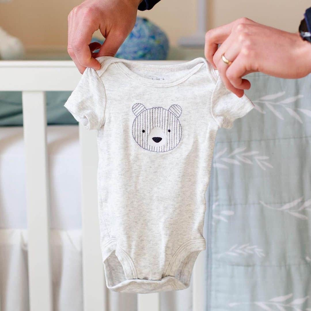 カーターズさんのインスタグラム写真 - (カーターズInstagram)「Bear-y cute for baby! 😍🐻✨ What was the first thing you bought for your little one? 🧵🧸🍼 #bringinghomebaby #teenytiny #lovecarters 📷: @daniellelynnhavens」8月3日 9時25分 - carters