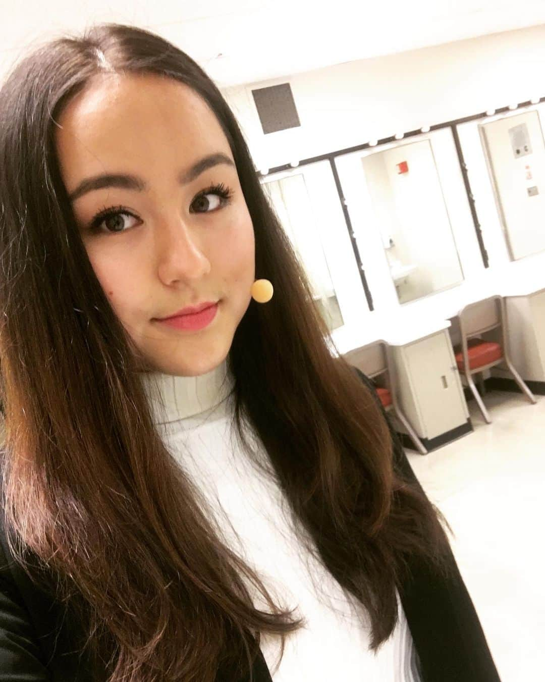 ミコ・フォガティさんのインスタグラム写真 - (ミコ・フォガティInstagram)「The moments before delivering my TED talk! 🙈 I was slightly nervous because it was my first time speaking on stage but more excited to get my message across. ✨ . If you want to check it out, the link for the video is in my bio! ❤️」8月3日 9時22分 - mikofogarty