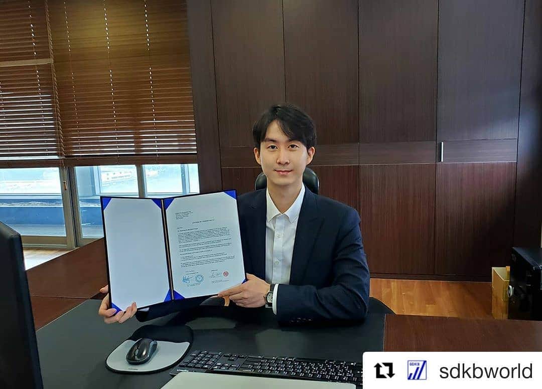 アレン・キボムのインスタグラム：「#Repost @sdkbworld  ・・・ 홍콩 Prime Corp Investments LTD와 LOC(투자확약서)를 체결하고 컨퍼런스콜을 가졌습니다. 훌륭한 파트너사들과 함께 포스트 코로나 시대를 열어가고자 합니다. -SDKB Co.,Ltd-」