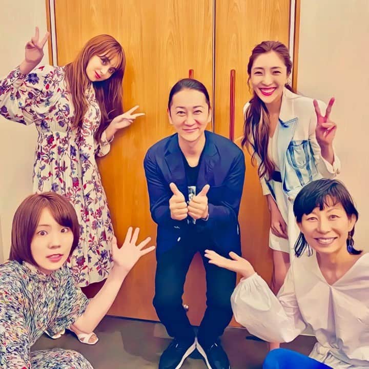 のインスタグラム：「バカオンナに囲まれて！ いよいよ公開がスタートとした。 映画いけいけバカオンナ我が道を行け 先日、初日舞台挨拶の司会を担当しました。主演の文音ちゃん、石田ニコルさん、真魚さん、監督の永田琴さん。 残念ながら記者の方々のみでしたが、 バカトークで盛り上がりました。 素敵な女性の方々に囲まれて、、 幸せ。元気になれる映画で免疫アップ！ . . #いけいけバカオンナ  #映画 #映画鑑賞  #文音　#石田ニコル  #真魚  #永田琴監督  #djdragon」