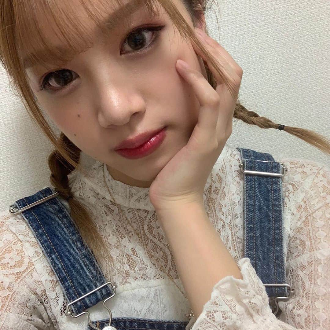 林優菜のインスタグラム：「. ピンクメイクしたけど見えなかったぴえん。 不機嫌じゃないヨ . . . #ピンクメイク #pink #編み込み #あみこみアレンジ #三つ編み #ノーマルカメラ #自撮り」