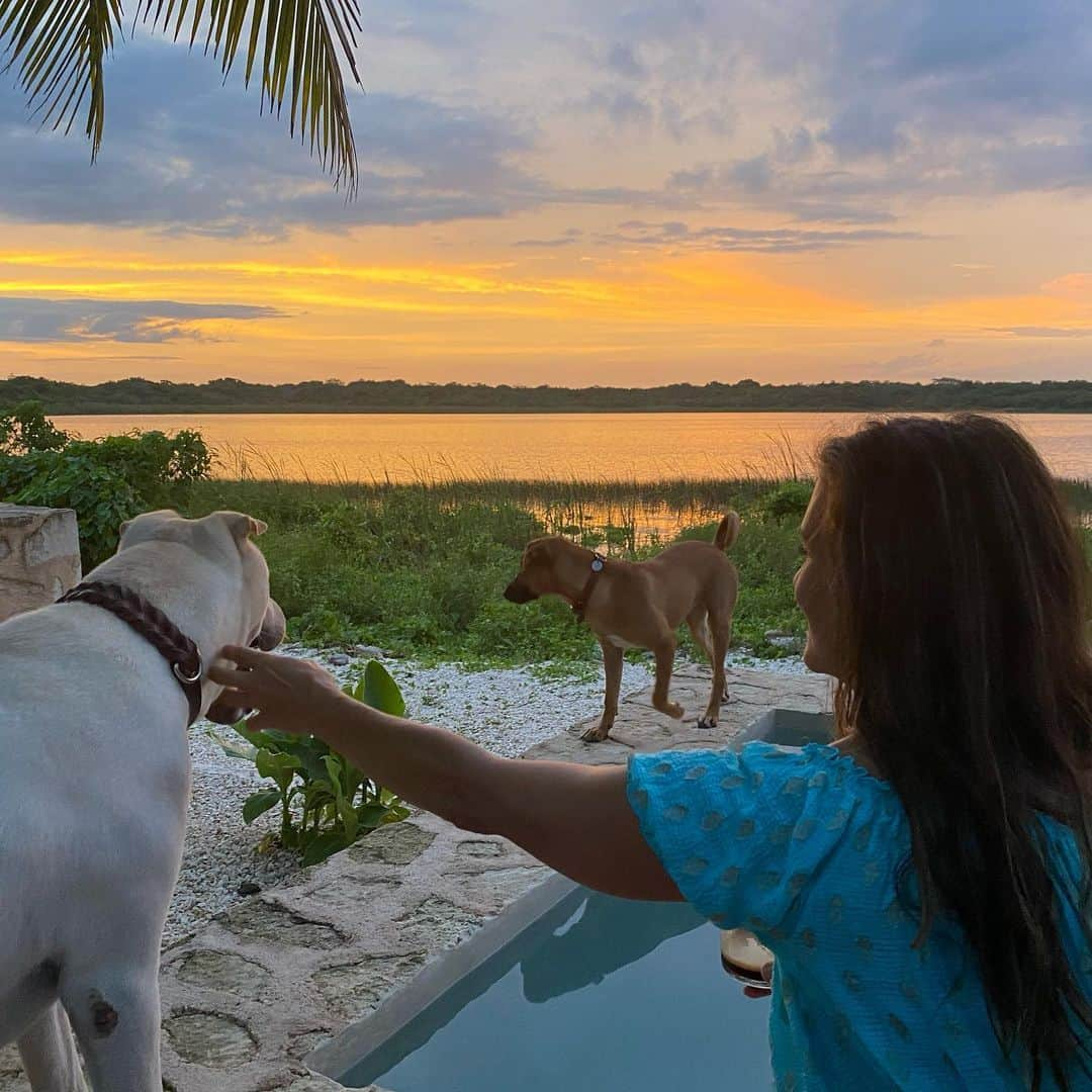 ニア・ピープルズさんのインスタグラム写真 - (ニア・ピープルズInstagram)「Feeling such #gratitude for this unique moment in time in this beautiful place with amazing heart centered people.  Feeling the connection with all that is. You are in my heart always. #thank you @coquicoquiofficial」8月3日 10時09分 - niapeeples