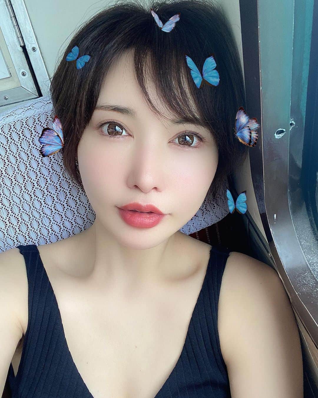 里美ゆりあのインスタグラム：「今流行りの💓  #アプリ #蝶々 #goodmorning」