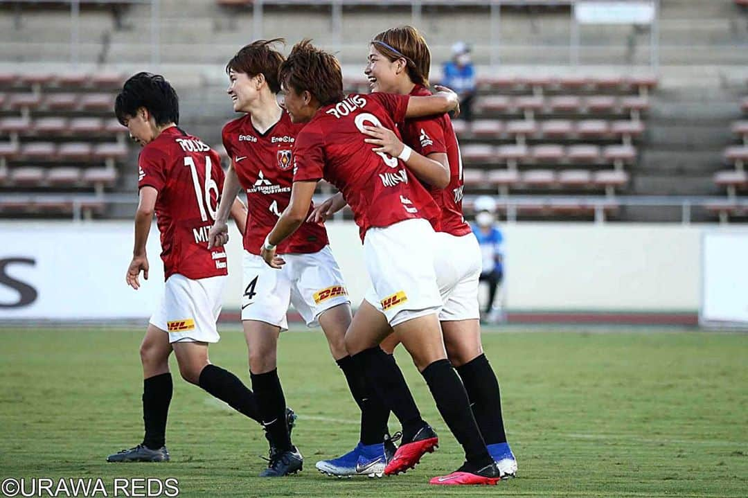 南萌華さんのインスタグラム写真 - (南萌華Instagram)「ホーム開幕戦⚽️ たくさんの応援本当にありがとうございました😊 たくさんの拍手が、苦しい時間帯私たちの背中を押してくれました💪 改めて皆さんの前でプレーできる喜びを感じることができました！！ リモートで応援してくださった皆さんも本当にありがとうございます！！ 次に向けて良い準備していきます✌️ #浦和レッズレディース」8月3日 10時12分 - moeka_1207