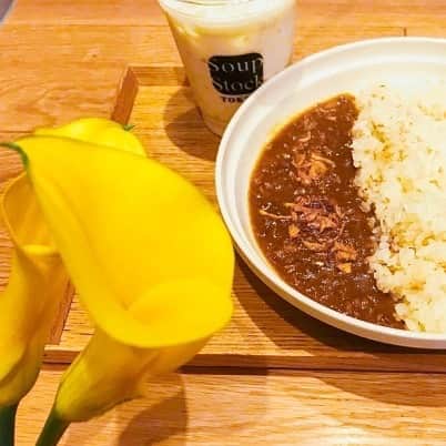 スープストックトーキョー 公式さんのインスタグラム写真 - (スープストックトーキョー 公式Instagram)「🍛➕🍋🐣🌻🌽🌟🍌🧀﻿ ＼"サムシングイエローをInstagramで"／  毎年「Curry Stock Tokyo」の店頭で﻿ 開催してきた「サムシングイエロー」。﻿ 今年は形を変えてInstagramで、開催します。﻿  8月の1か月間、ハッシュタグ﻿ 「#ひとさじの旅 #CurryStockTokyo」を﻿ 付けて、「Soup Stock Tokyoのカレーに﻿ 黄色い何かを添えた写真」とともに投稿﻿ していただいた方の中から抽選で20名の方に﻿ ちょっといいことが起こります。﻿ ﻿ 店内はもちろん、テイクアウトでお召し上がり いただくオフィスでのカレーやご自宅での﻿ レトルトカレーのお写真でも構いません👌﻿ みなさまのご投稿をお待ちしています♩﻿ ﻿ ●期間：2020年8月1日(土)～8月31日(月)﻿ ●開催内容：期間中にinstagramにて、﻿ Soup Stock Tokyo公式アカウントを﻿ フォローし、ハッシュタグ 「#ひとさじの旅 ﻿ #CurryStockTokyo」 を付けて「Soup Stock Tokyoのカレーに黄色い何かを添えた写真」とともに投稿してください。﻿ ﻿ 期間中に投稿していただいた方の中から﻿抽選で20名の方に"ちょっといいこと"が﻿起こります。※当選者へのご連絡は﻿InstagramのDMにて行います。﻿ ●ちょっといいことのご協力：日本航空﻿ ﻿ #currystocktokyo﻿ #soupstocktokyo﻿ #JAL」8月3日 10時28分 - soupstocktokyo