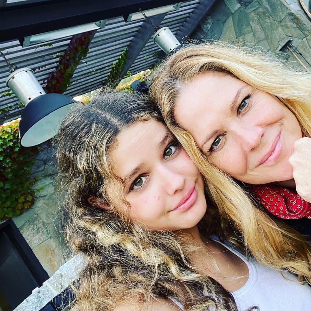 メアリー・マコーマックのインスタグラム：「How’d this happen?! I feel like I just put her in a 5 point harness.  #stoptheclocks. @margarett.morris」