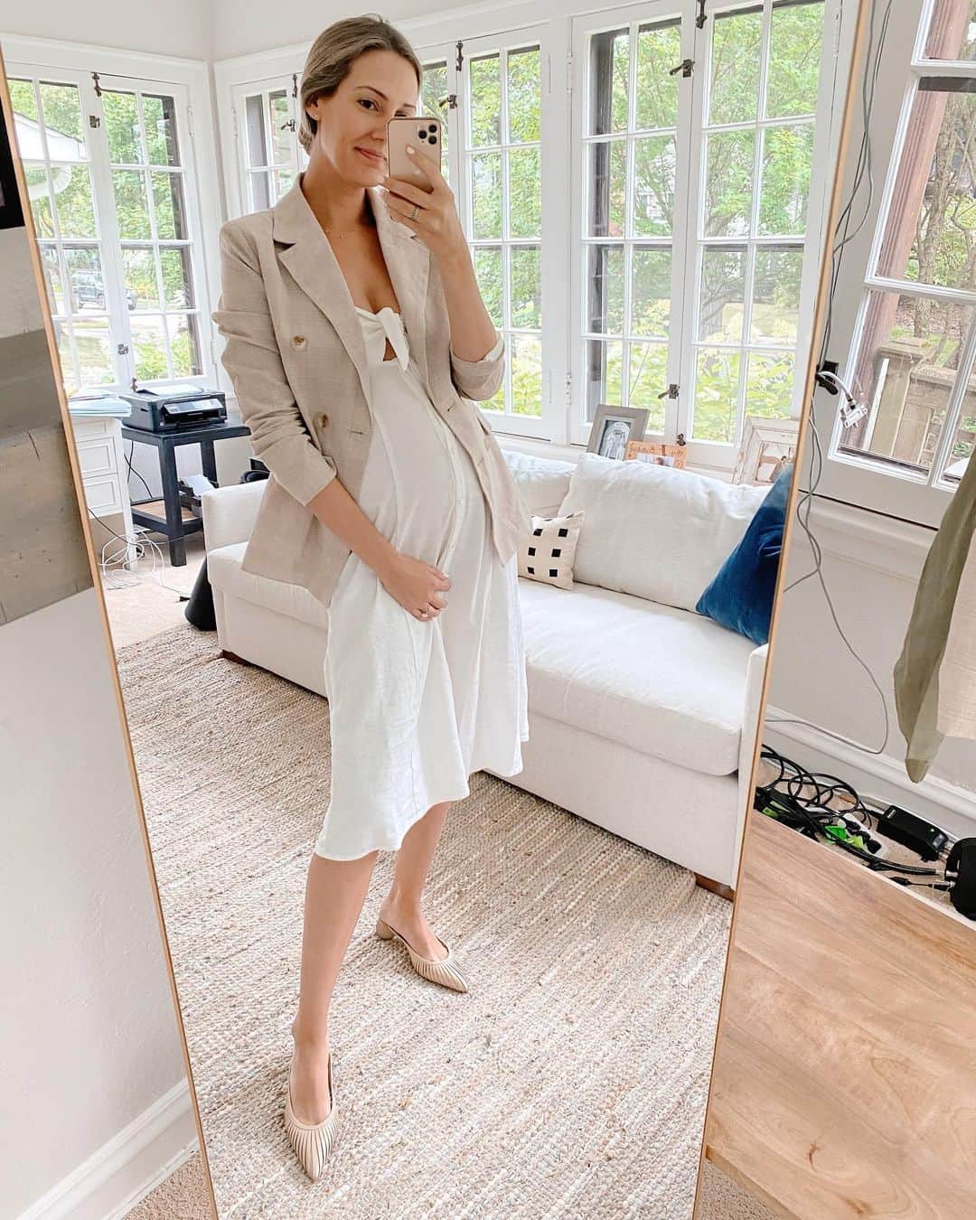 Anna Jane Wisniewskiのインスタグラム：「A couple things: this blazer is @shoponethird’s jacket 05 and it drops in 12 hours, tomorrow morning.   Next, lots of questions about this linen-blend dress, which is @splendidla from a few years back (I still #shopmycloset) but I had so many questions about it that I found a few inexpensive versions —linking them below   Lastly, so close to finishing my sunroom. As you can see (to the right of the mirror—you won’t be able to unsee this), I have so many unruly cords that I need to sort through and hide. This room has always been a catchall, but no longer!   Links here 👉🏻 http://liketk.it/2TCve #liketkit @liketoknow.it #maternitystyle #blazerstyle」