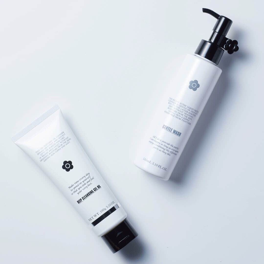 MARY QUANT officialさんのインスタグラム写真 - (MARY QUANT officialInstagram)「【期間限定スペシャルプライス！】BASIC SKINCARE CLEANSING & WASHING SET 発売中！ - ブランド誕生65周年＆日本上陸50周年を記念し ベーシックスキンケアのクレンジングと洗顔料から 各1点、お好きな組み合わせを 今だけ1,000円オフのスペシャルプライスで！ - 販売期間 全国のMARY QUANT SHOP： 〜8/31（月）まで - MARY QUANT ONLINE SHOP： 8/3（月）～数量限定発売 - ※店舗とオンラインショップでは販売期間が異なります ご注意ください - #クレンジングマッサージクリーム #ディープクレンジングジェルオイル #ジェントルウォッシュ #リバイタライズウォッシュ - #MARYQUANT#COSMETICS  #BEAUTY  #CLEANSING #WASHING #CLEANSINGMASSAGECREAM #DEEPCLEANSINGGELOIL #GENTLEWASH #REVITALIZEWASH - #クレンジング #ジェルオイル #クレンジングクリーム #洗顔料 #スペシャルプライス #クレンジング洗顔料セット #スペシャルプライス」8月3日 10時39分 - maryquant_official