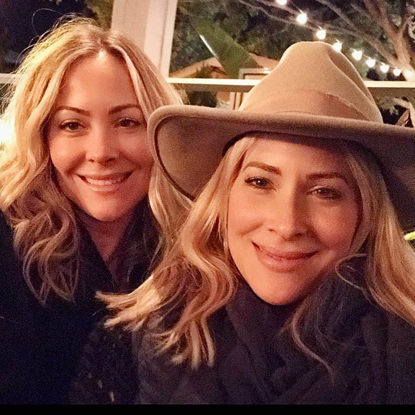 ブリタニー・ダニエルさんのインスタグラム写真 - (ブリタニー・ダニエルInstagram)「I’m the luckiest person in the world to have a sister like you @brittanyandcynthiadaniel . I love you! #nationalsisterday #mysis #boo #lulu」8月3日 10時52分 - iambdaniel