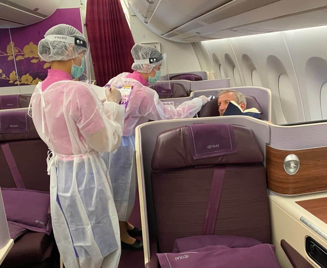 タイ航空さんのインスタグラム写真 - (タイ航空Instagram)「On 2 Aug 2020, THAI operated the repatriation flight from Copenhagen to Bangkok. THAI still fly to bring Thai people home. Physical distancing procedures were applied at every service area. The cabin crew strictly complied with safety measures while providing onboard services. #TG951 #ThaiAirways #TGBecauseWeCare」8月3日 10時57分 - thaiairways