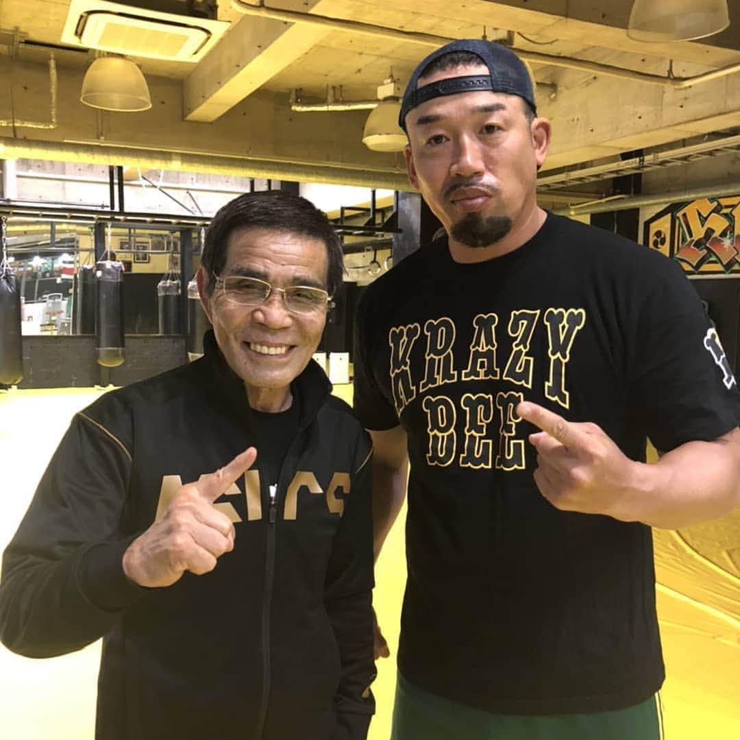 のインスタグラム：「山本 郁榮先生。  ミュンヘンオリンピック レスリング日本代表。  KID @kid_yamamoto が神の子ならばお父さんの郁榮先生は神ということですね。  #武蔵 #ysa #krazybee」