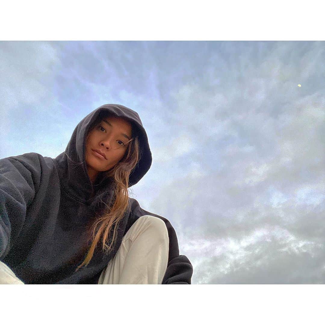 ジェラ・マリアーノのインスタグラム：「In transit🪐」