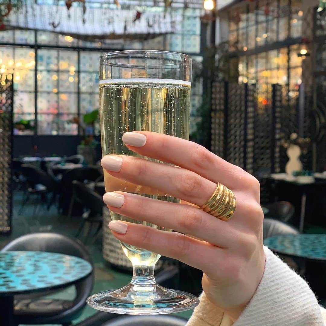 OPIさんのインスタグラム写真 - (OPIInstagram)「Cheers to shades inspired by Italy, old and new ✨  Shade: #BeThereInAProsecco  #Milan #CorsoComo #OPIObsessed #ColorIsTheAnswer #NOTD #NailSwag #NailsOfInstagram #NailsOnFleek #NailPolish #Nails #OPI」8月3日 11時16分 - opi