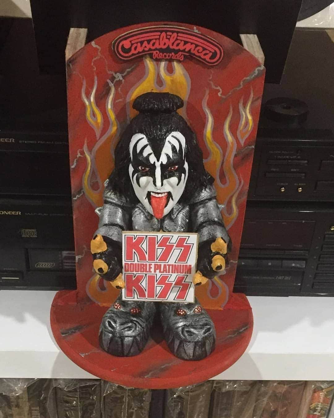 KISSさんのインスタグラム写真 - (KISSInstagram)「Staying busy with #KISS! Frank Aquilina spent time during quarantine cutting, sanding & painting the @genesimmons figure his brother made him with a 3D printer. Great job! #KISSARMYROCKS!」8月3日 11時45分 - kissonline